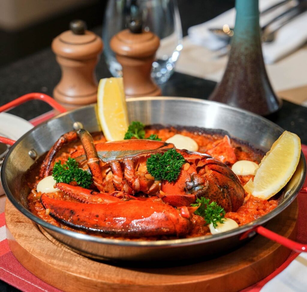 របស់យើងបានផ្តល់ជូននូវជម្រើសអាហារ ថ្ងៃត្រង់ និងអាហារពេលល្ងាចដ៏សម្បូរបែប